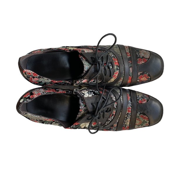 Socopy Retro Vintage Style lace Up Flower Embroidered Fabric Leather Heeled Shoe - Picture 6 of 16